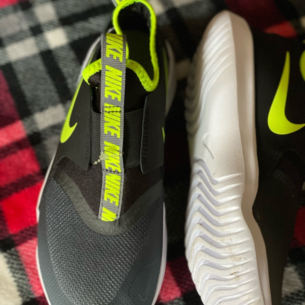 Nike flex runners boy sz5.5 new - Picture 2 of 4